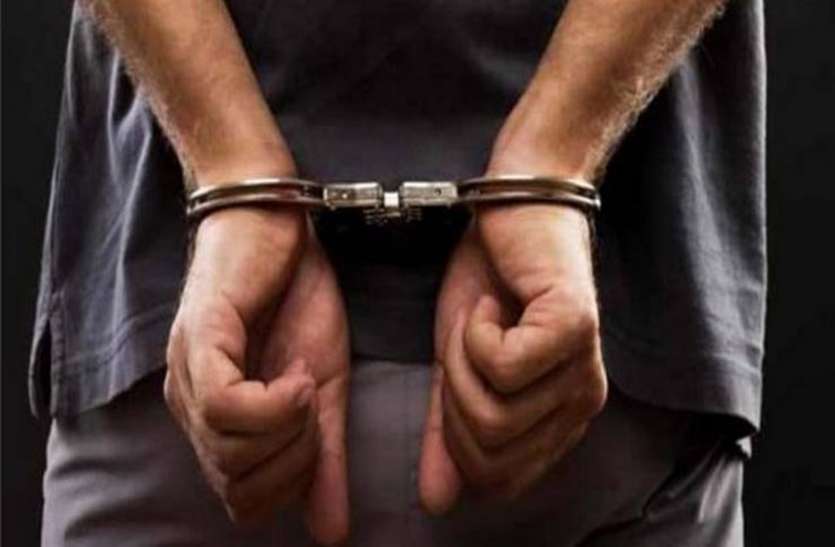 चोरी के आरोप में छह गिरफ्तार, दो लाख रुपए का माल बरामद चोरी के आरोप में छह गिरफ्तार, दो लाख रुपए का माल बरामद