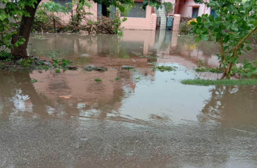 flood file असम में बाढ़ की स्थिति विकराल, 17 जिलों के 4 लाख 23 हजार लोग प्रभावित