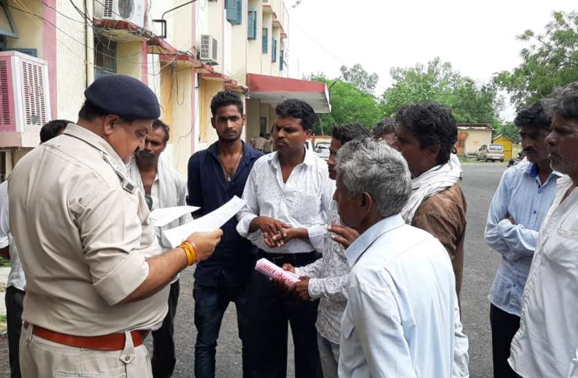 patrika फरियादी थाने पर गया तो पुलिसकर्मी ने गाली गलौच कर धमकाते हुए मारने के लिए दौड़ा