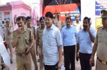 Lighter Found On Prisoner at time of Dm Visit District Jail Mainpuri BIG NEWS: जिला जेल में अचानक पहुंचे जिलाधिकारी और एसपी, बैरकों में मिला ऐसा सामान, देखकर रह गए हैरान