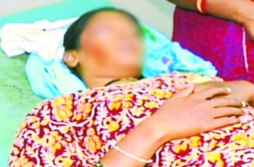 Husband beaten wife for boy in Bilaspur Chhattisgarh बेटी पैदा हुई तो पति हो गया आग बबूला, पत्नी की कर दी बेरहमी से पिटाई