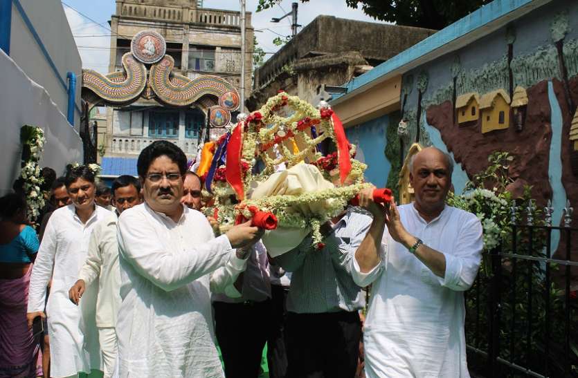 kolkata bk birla creamated at kolkata: पंचतत्व में विलीन उद्योगपति बसंत कुमार बिड़ला