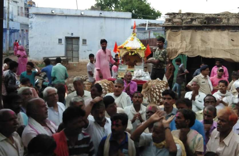 sheopur रथ में सवार होकर भक्तों के बीच आए भगवान