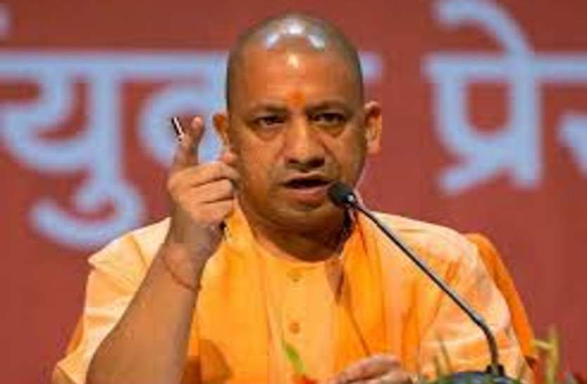 CM Yogi Adityanath CM Yogi Adityanath review meeting बिजली कटौती से नाराज सीएम ने दो एक्सईएन पर गिराई गाज, महराजगंज एसडीएम भी हटाए गए