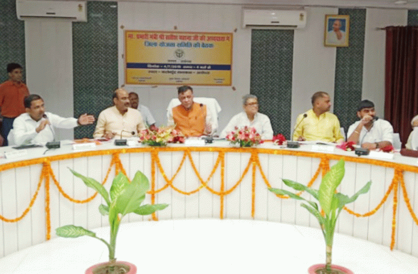Jila Yojana Samiti Meeting Held In Ayodhya प्रभारी मंत्री सतीश महाना ने 363 करोड़ 60 लाख रू0 की जिला योजना के प्रस्ताव पर दी मंजूरी