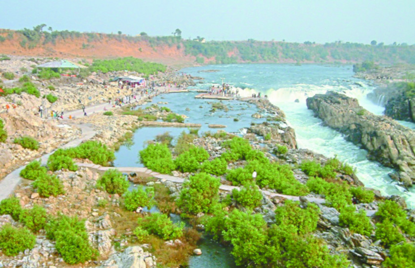 monsoon season start, all picnics spots are going to full rush मौसम-मौसम...लवली मौसम