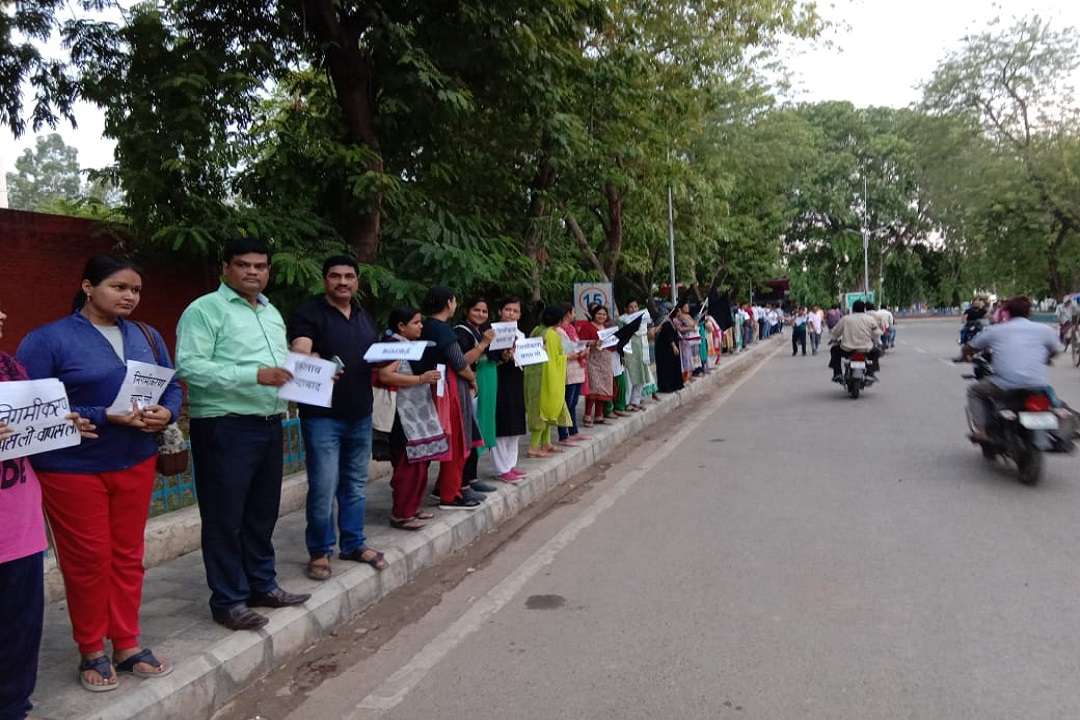 डीएलडब्ल्यू निगमीकरण के विरोध में मानव श्रृंखला
