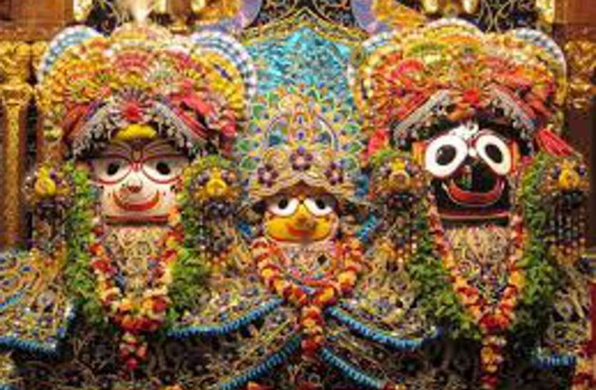 jagnnath रथ पर सवार होकर भाई बलदाऊ, देवी सुभद्रा के साथ मौसी के घर चले भगवान जगन्नाथ