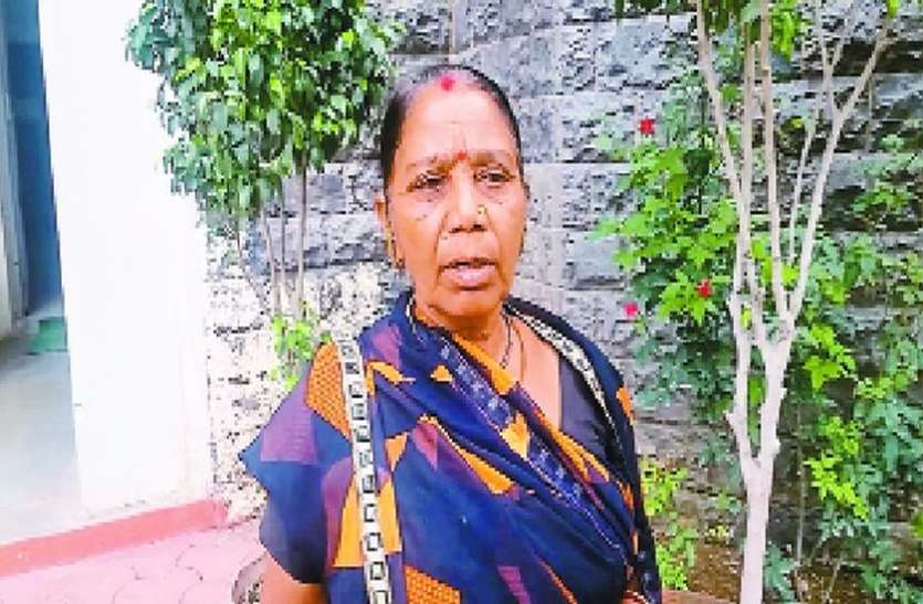 indore शर्मनाक : विधवा बेटी को मां ने दिया सहारा, दूसरे पति के साथ मिलकर उसे ही कर दिया बेघर