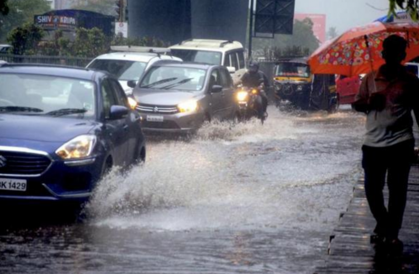 Mumbai Mansoon मुंबई की बारिश से दो लोगों की मौत, बारिश के दौरान अगर आप भी कार में फंस जाएं तो ऐसे बचा सकते हैं जान