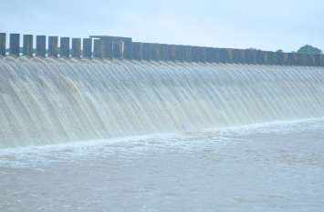 Chambal Maaya, sister-in-law, feet, reached to meet Chamunda बहन चामुंडा से मिलने पहुंची चंबल मैया, पहली बार पखारे पैर
