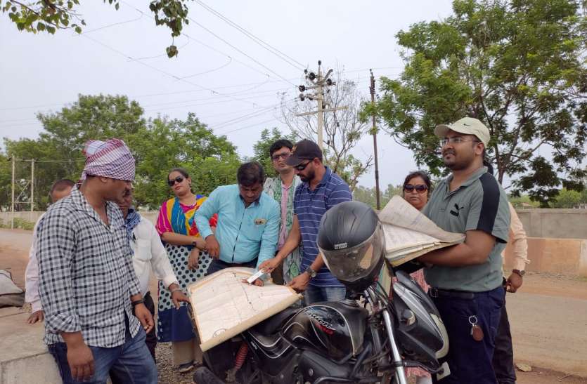 After the road dispute, the starting line of the battalion land रास्ता विवाद के बाद बटालियन के जमीन का शुरू हुआ सीमांकन