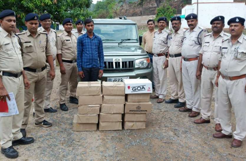 Singrauli police arrested for smuggling liquor चार पहिया वाहन से शराब की तस्करी करते आरोपी को पकड़ा, जानिए पुलिस ने कैसे दी दबिश