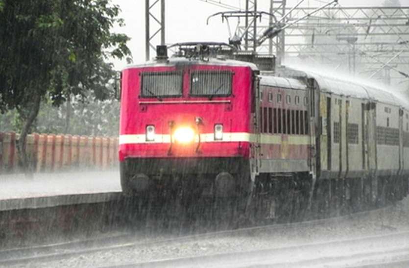 train HEAVY RAIN महाराष्ट्र में बारिश का कहर, सुबह आने वाली ट्रेन शाम को पहुंची इंदौर