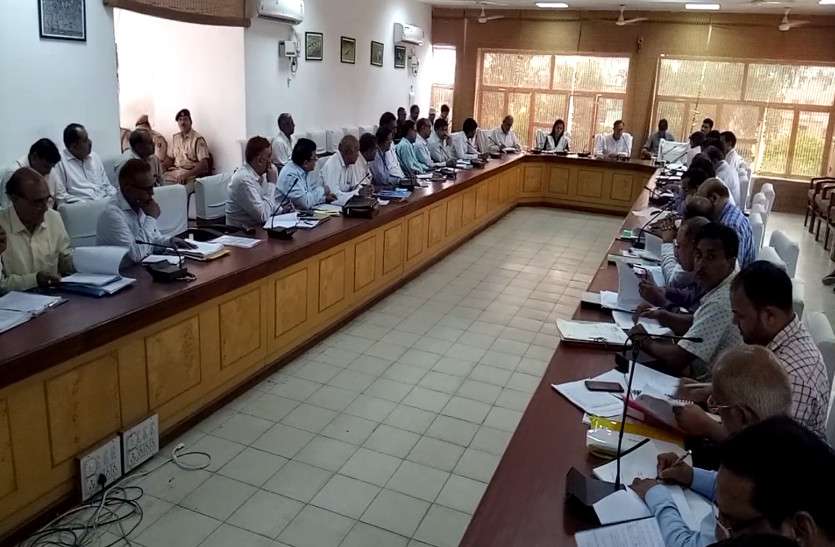 Energy minister BD Kalla अब ऊर्जा मंत्री बीडी कल्ला ने अफसरों को लताड़ा, बिजली चोरों और अधिकारियों की बताई मिलीभगत
