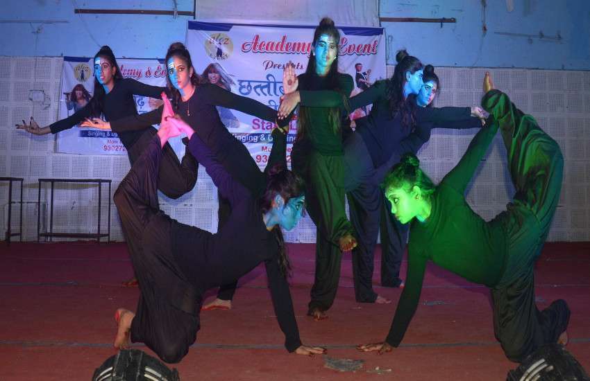 Chhattisgarh Dance And Singing Competition Attractive Presentation छत त सगढ ड स ए ड स ग ग कम पट शन म मनम हक प रस त त द ख फ ट Patrika News