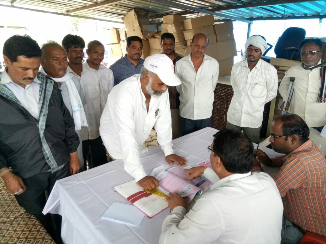 Camp शिविर में बिल अधिक आने की शिकायत लेकर पहुंचे उपभोक्ता