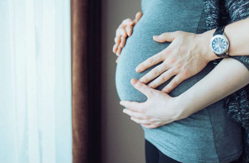man is pregnant 45 साल के व्यक्ति ने कराया मलेरिया का टेस्ट, रिपोर्ट में बताया प्रेग्नेंट हो