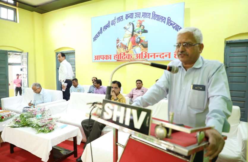 The leader told this medium the basis of education संभागायुक्त ने इस माध्यम को बताया शिक्षा का आधार, जानें पूरा मामला