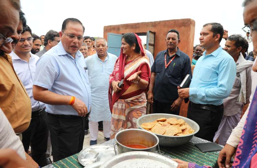 sheopur मंत्री अरे..रविवार को भी मिलता है खाना, दिखावा कर रहे हो