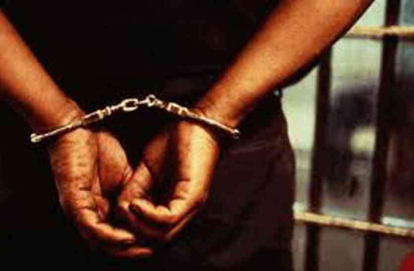 chain snatching chennai hindi news : चलती ट्रेन में महिला के गले से चेन झपटकर बदमाश फरार