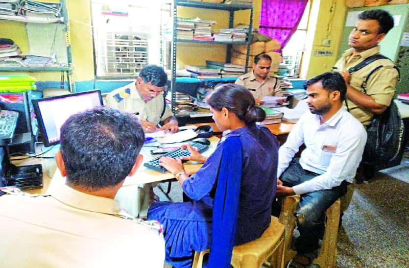 gwalior announced 10 thousand reward on cash van loot accused