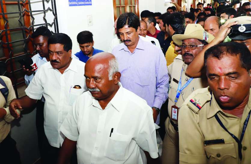 bangalore news Political crisis: सीएम हटेंगे तो बचेगी सरकार