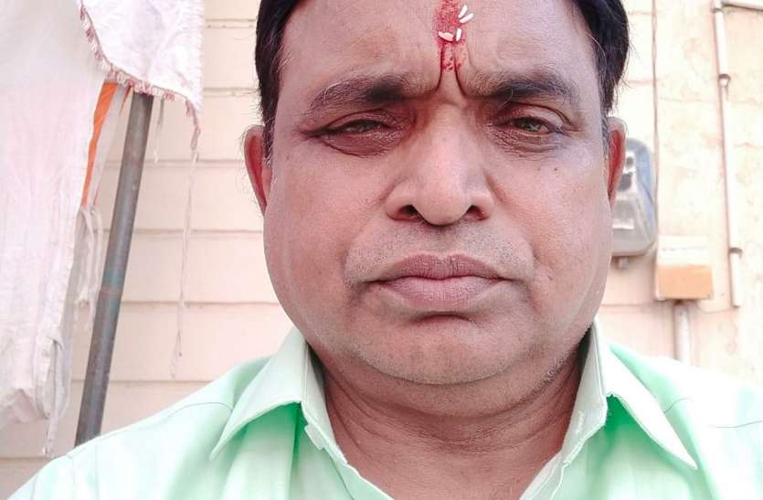 Dhar कमिश्नर ने मना किया फिर भी विदेश चले गए थे सरल
