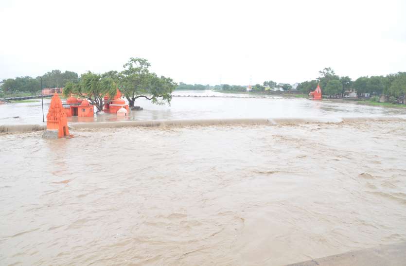ddewas मानसून मेहरबान...पहली बार उफनी शिप्रा...अब तक 9 इंच