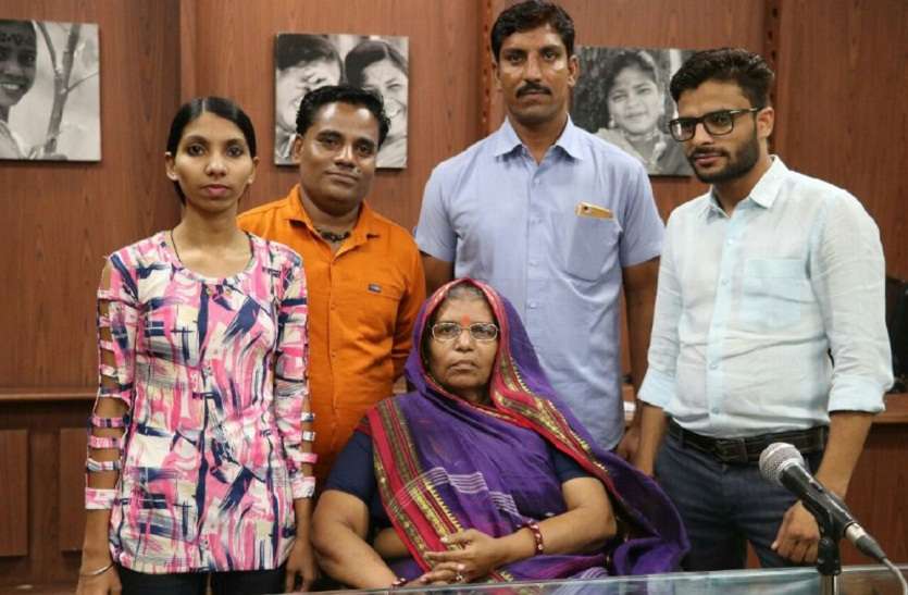 sugandh devi gandharva mandsaur जागरण में गाना गानें पर मिला था सौ रुपए मेहनताना, आवाज सुनकर सोनु निगम और दलेर मेहंदी भी हो गए फैन