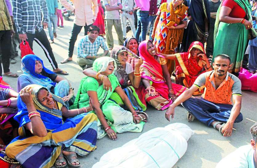 police दोस्तों के साथ मंदिर पर गई छात्रा, लौटते में हुआ हादसा और चली गई जान