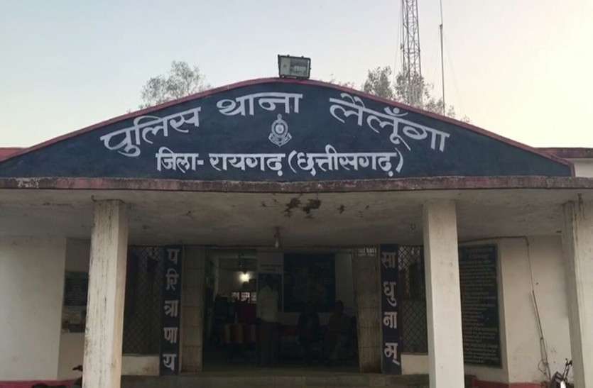 chhattisgarh police constable छत्तीसगढ़ पुलिस कांस्टेबल ने किचन की छत से लटक कर की आत्महत्या