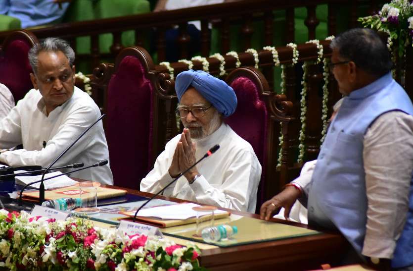 Former PM Manmohan Singh जनता का काम करें विधायक, निधि की पाई-पाई करें खर्च : मनमोहन सिंह