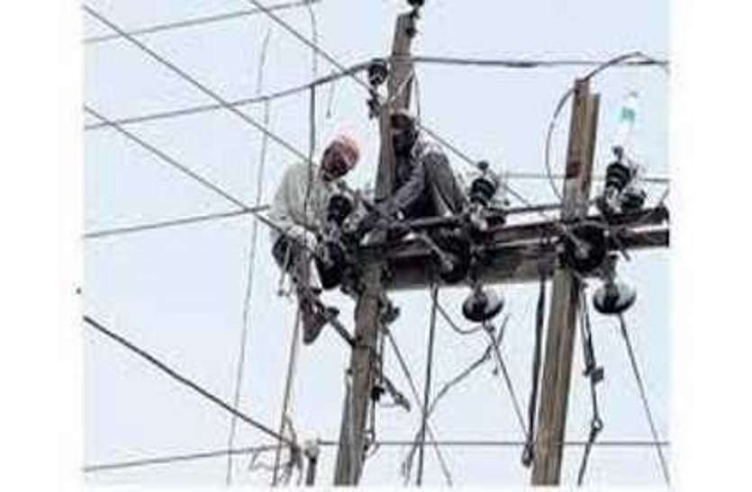 maintenance मानसून आया फिर भी जारी है बिजली विभाग का बारिश पूर्व मेंटेनेंस कार्य
