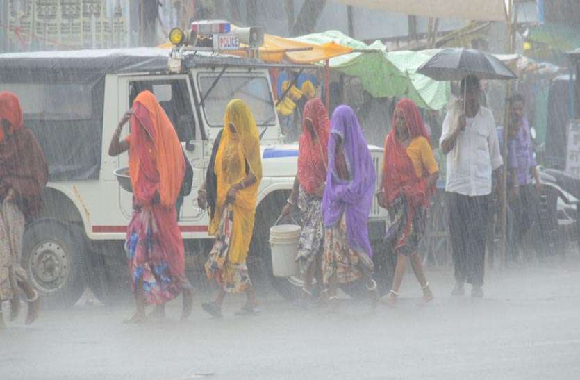 Torrential rain शहर में सफाई व्यवस्था की खुली पोल : झमाझम हुई जिले में पहली बारिश