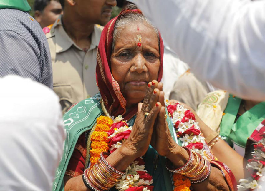 pamila ये हैं 70 साल की प्रमिला बिसोई, ऐसे तय किया आंगनवाड़ी कर्मी से संसद तक का सफर