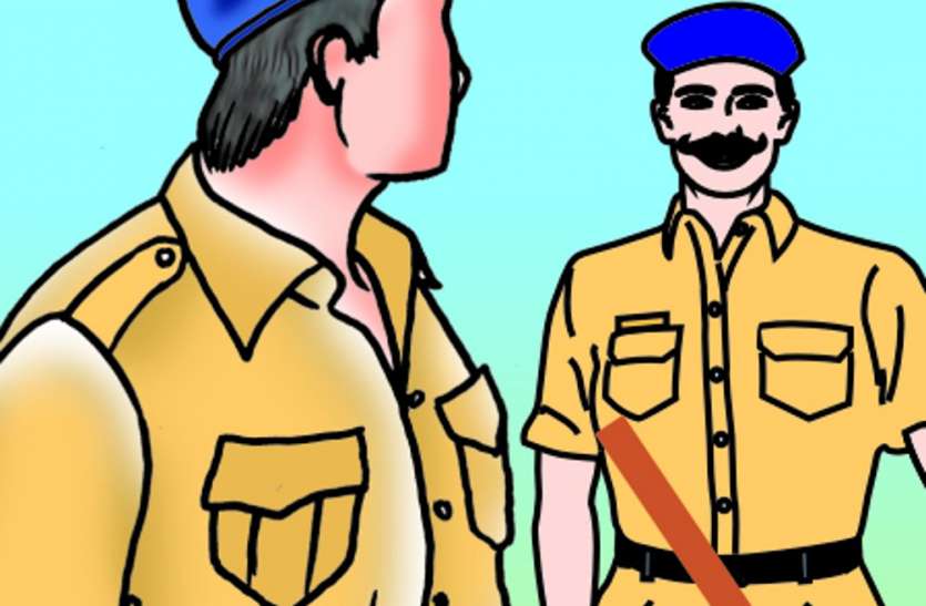 Petromax gambling was under way, 3 police officials suspended पेट्रोमैक्स की रोशनी में चल रहा था जुआ, 3 पुलिस अधिकारी सस्पेंड