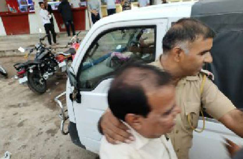 Police Action Against Drunkard बड़ी कार्रवाई: सीआई बदलते ही शराबियों पर गिरी गाज, पुलिस ने ठेकों पर मारे छापे, अंदर जाम छलका रहे 45 लोगों को दबौचा