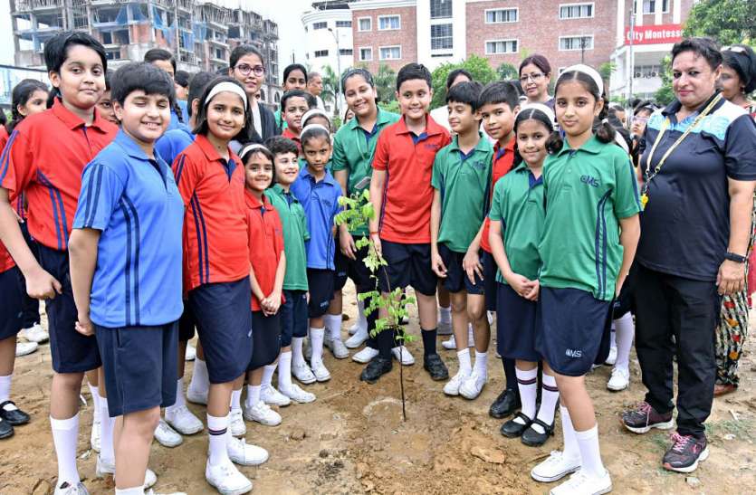 Tree plantation छात्रों ने जापानी ‘मियावाकी’ तकनीक से किया वृक्षारोपण