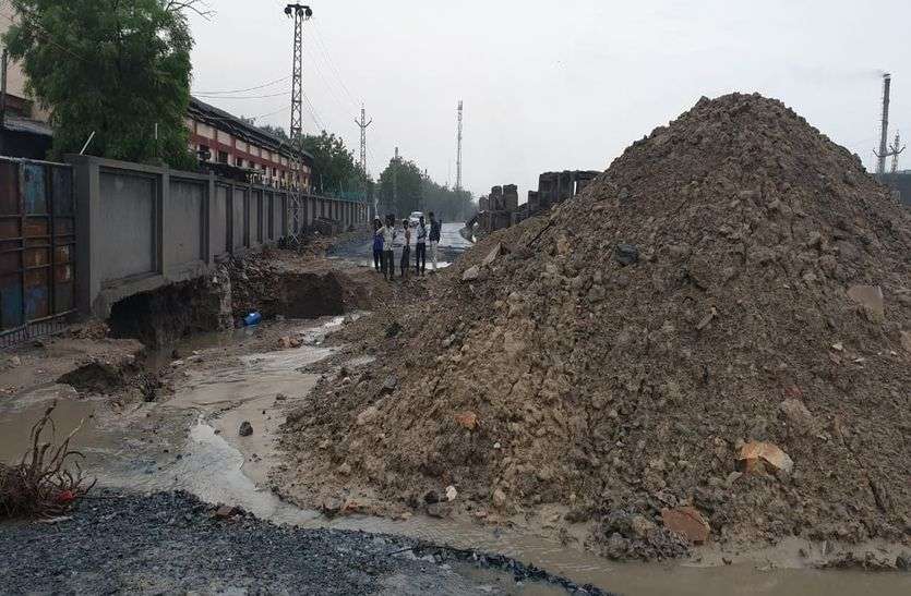 Water in process houses in bhilwara प्रोसेस हाउसों में आया पानी