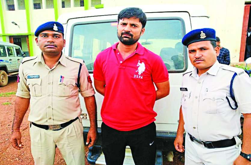 rape news नाबालिग से रेप करने वाले आरक्षक को पुलिस ने किया गिरफ्तार, डेढ़ महीने से था फरार