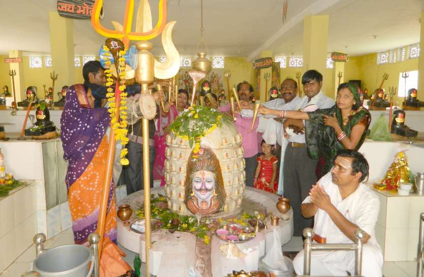 sawan 2019 Sawan 2019: सावन के पहले दिन बन रहे ये विशेष योग, इन 5 उपायों से करें शिव जी को प्रसन्न