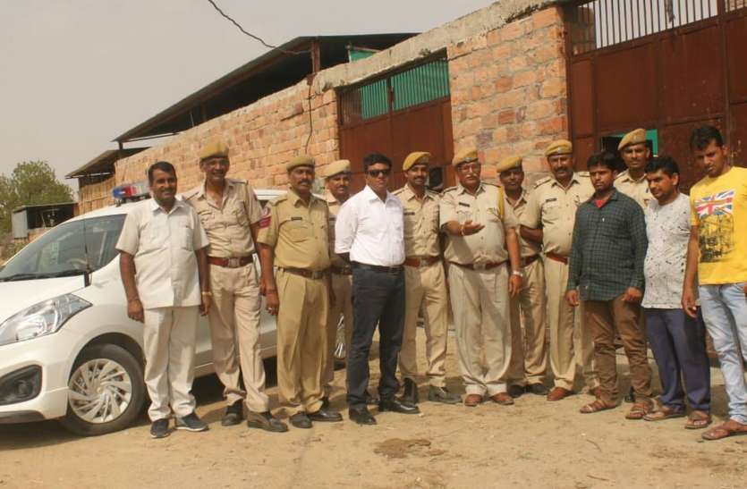 STF seized two units running on agricultural land एसटीएफ ने कृषि भूमि पर चल रही दो इकाइयां की सीज