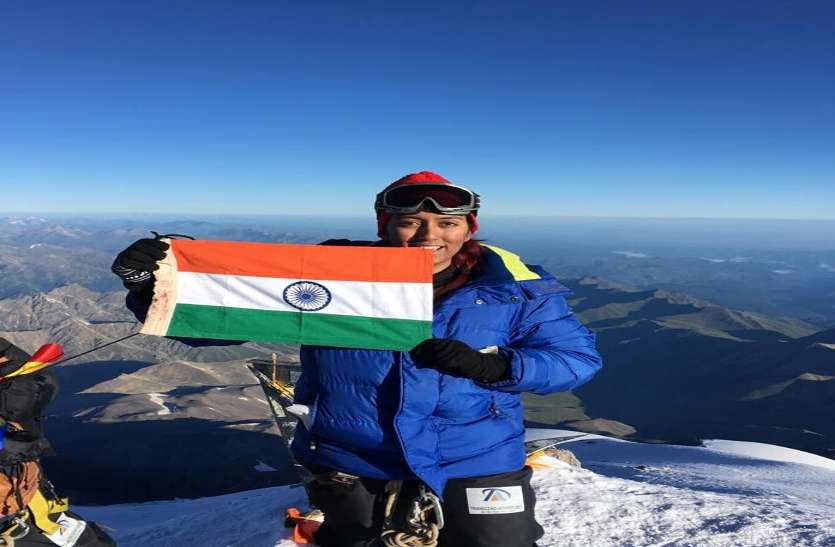 YASHI JAIN छत्तीसगढ़ की बेटी याशी ने यूरोप की सबसे ऊंची चोटी माउंट एल्ब्रुस पर फहराया तिरंगा