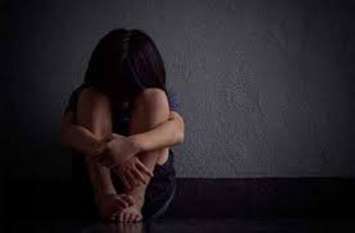 mother support her lover rape to her doughter बेटी ने मां के नाजायज सम्बन्धों का किया विरोध, मां ने प्रेमी से करवा दिया बलात्कार
