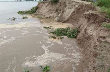 Farmer worried from Ghaghra river water increase as flood in hindi घाघरा के बढ़ते जलस्तर ने बढ़ाई ग्रामीणों के दिल की धड़कन, पिछले वर्ष हो चुका है इतना नुकसान