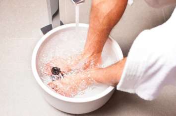 best home remedies for feet swelling, know how to use it ये 10 घरेलु नुस्खे दिलाएंगे पैरों की सूजन से राहत, ऐसे करें इस्तेमाल