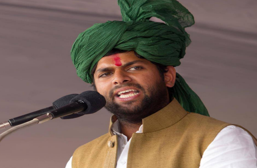 Digvijay Chautala And Sapna Chaudhary Controversy सपना चौधरी पर टिप्पणी को लेकर दिग्विजय चौटाला को कारण बताओ नोटिस