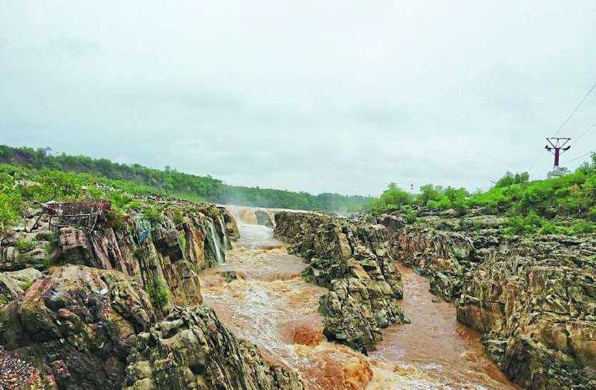 world famous bhedaghat, marble plaintiffs, bhedaghat marble, picnic, bhedaghat waterfall picnic : आनंद से भर देगा रिमझिम फुहारों के बीच संगमरमरी वादियों का दीदार