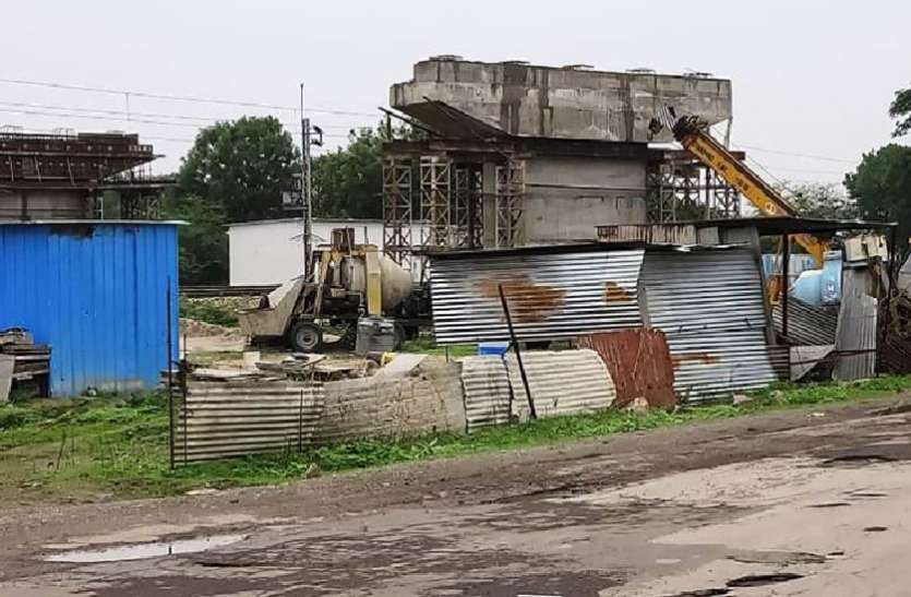 The construction of overbridge can be stuck, now and delay ओवरब्रिज का निर्माण अटका, अब हो सकता है और विलम्ब